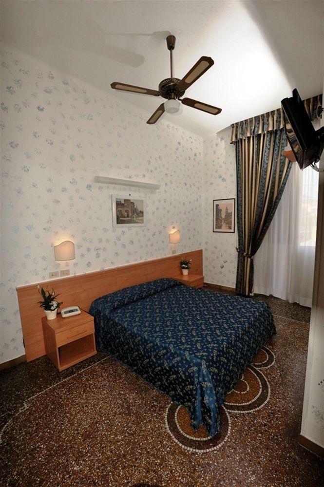 Hotel Miramare لاديسْبولِ المظهر الخارجي الصورة