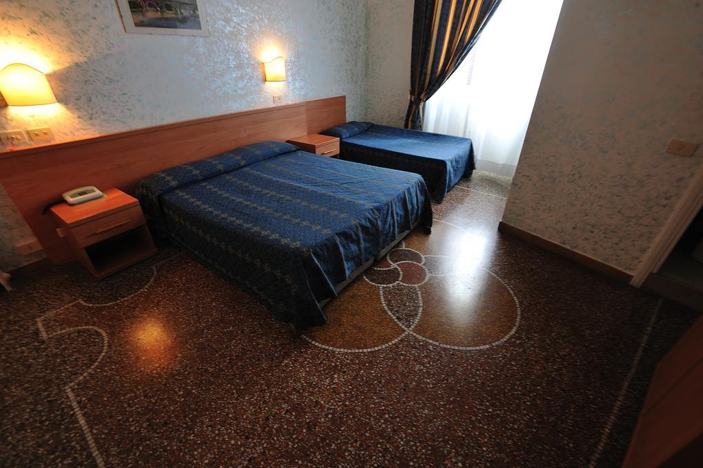 Hotel Miramare لاديسْبولِ المظهر الخارجي الصورة