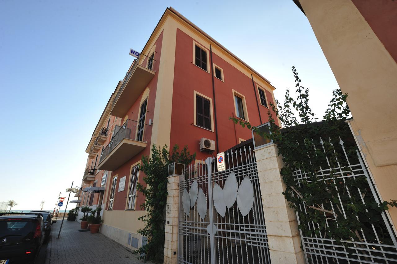 Hotel Miramare لاديسْبولِ المظهر الخارجي الصورة