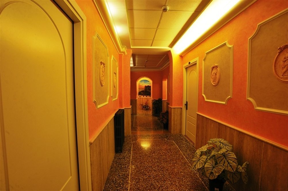 Hotel Miramare لاديسْبولِ المظهر الخارجي الصورة